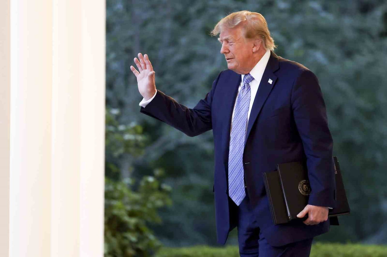 ABD BAŞKANI DONALD TRUMP, İRAN’LA SAVAŞI SONA ERDİRMEK İÇİN BÜYÜK ÇAPLI SALDIRILARI YENİDEN...