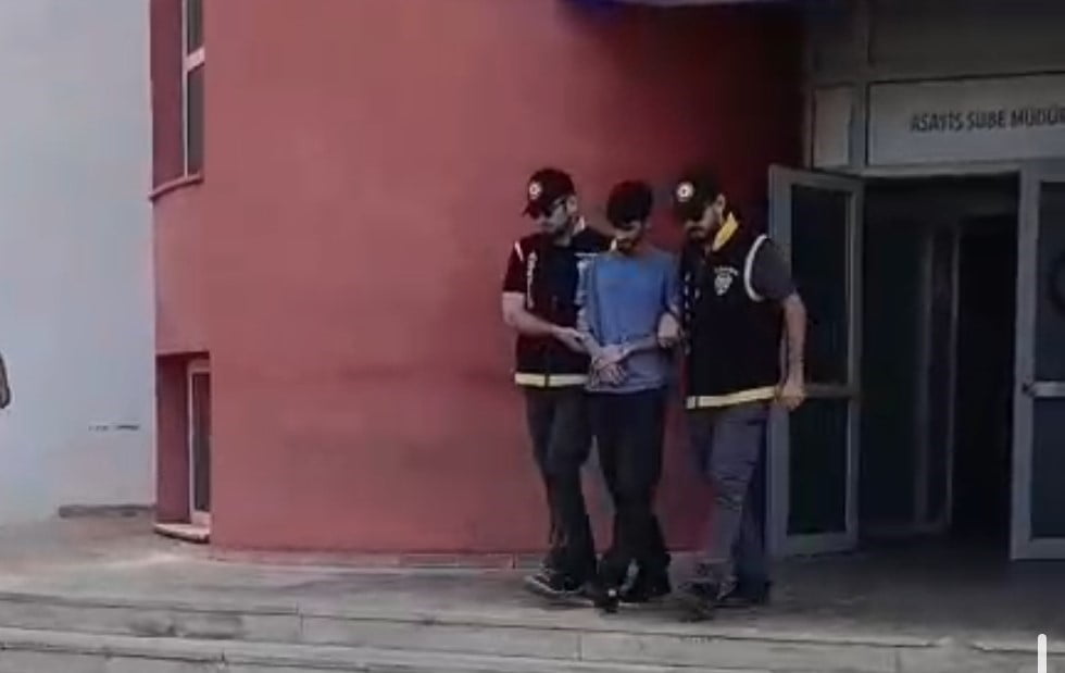 ADANA'DA 2016 YILINDA 2 KİŞİYİ BIÇAKLAYARAK AĞIR YARALAYAN VE HAKKINDA 30 YIL HAPİS CEZASI VERİLEN...