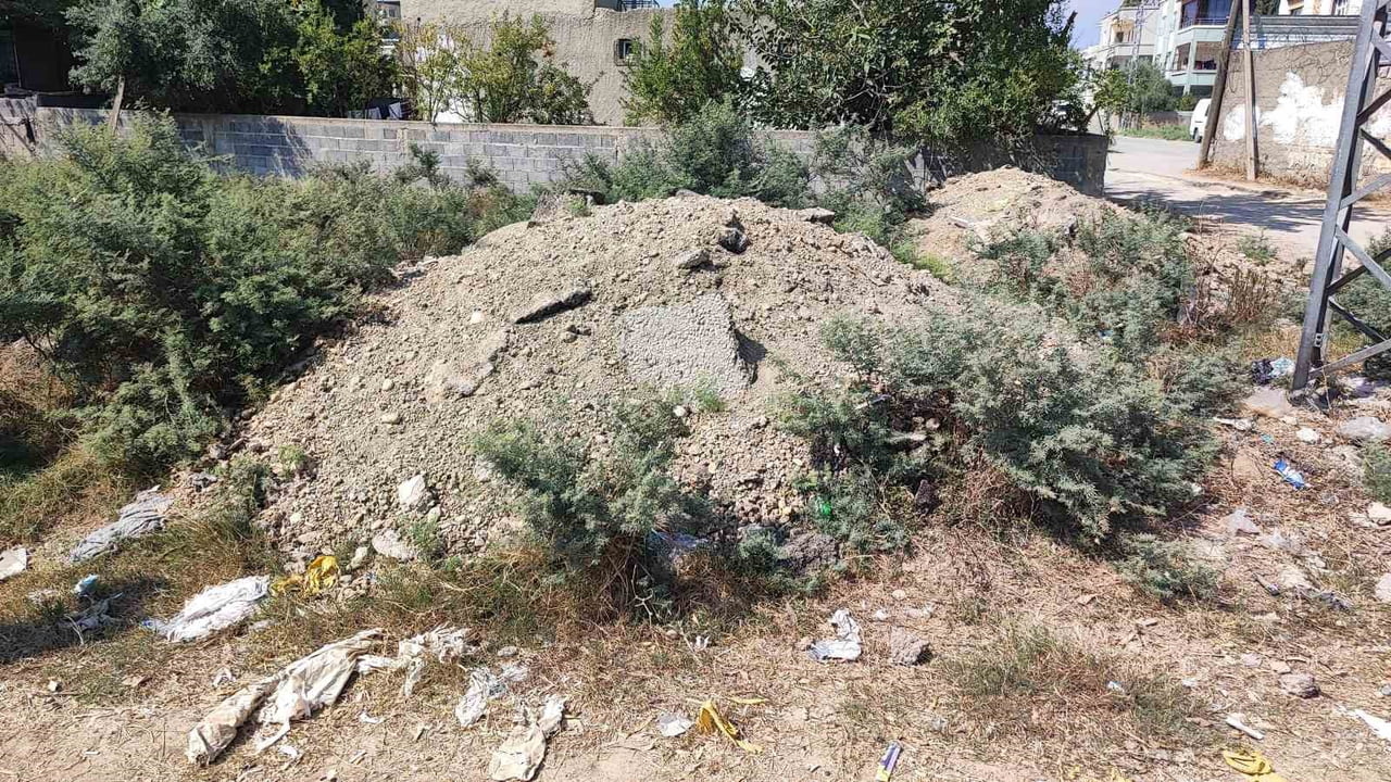 ADANA'DA VATANDAŞLAR ASKİ TARAFINDAN YAPILAN ALTYAPI ÇALIŞMASINDAN SONRA ORTAYA ÇIKAN ASFALT VE...