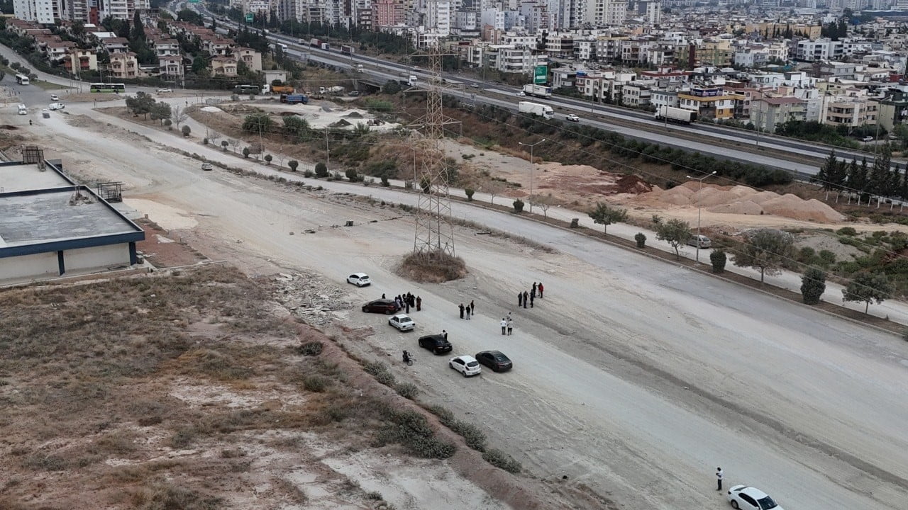 ADANA'DA YAPIMI YAKLAŞIK 2 YILDIR DEVAM EDEN VE BİR TÜRLÜ TAMAMLANAMAYAN BULVAR, ÇEVREDE YAŞAYAN...