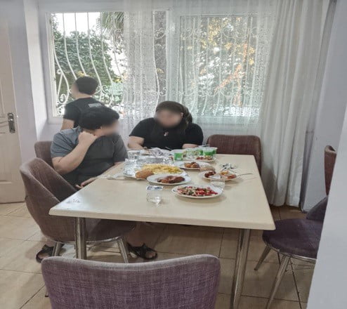 ADANA’DA BİR ANNE İLE İKİSİ ENGELLİ ÜÇ ÇOCUĞUNUN SAĞLIKSIZ KOŞULLARDA YAŞADIĞINA İLİŞKİN CİMER...