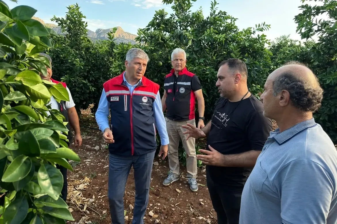 ADANA’DA ETKİLİ OLAN DOLU YAĞIŞI NARENCİYE BAŞTA OLMAK ÜZERE TARIM ÜRÜNLERİNDE ZARARA YOL AÇARKEN...