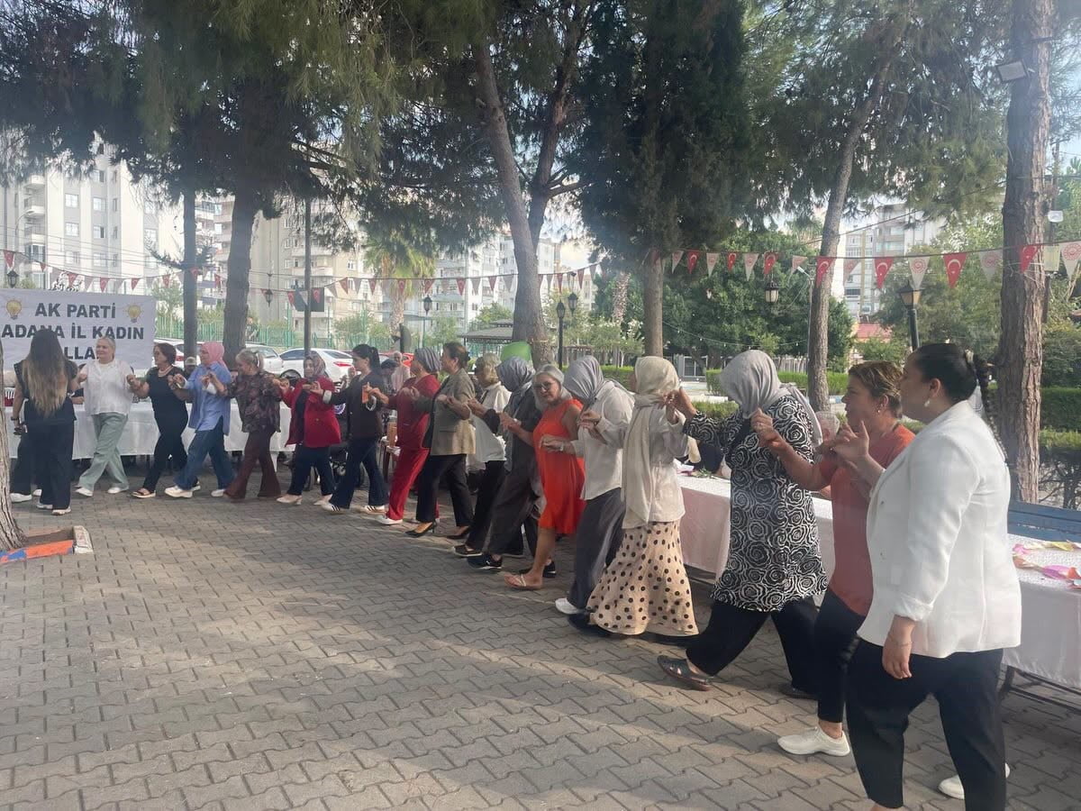 ADANA’DA HUZUREVİNDE KALAN VE EYLÜL AYINDA DOĞAN YAŞLILARIN DOĞUM GÜNLERİ DÜZENLENEN ETKİNLİKLE...