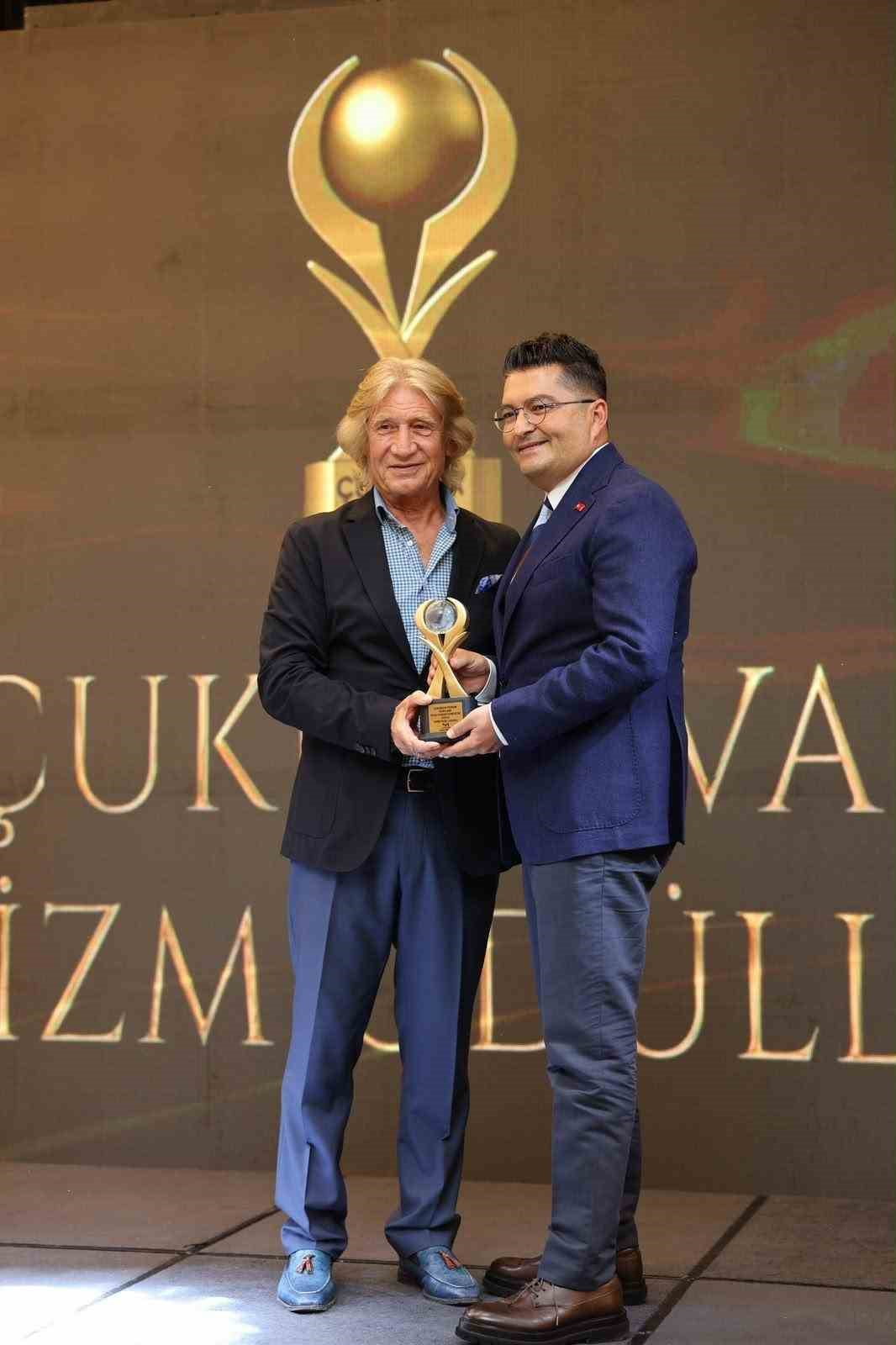 ADANA İL KÜLTÜR VE TURİZM MÜDÜRÜ EMRE DURU, ÇUKUROVA TURİZM ÖDÜLLERİ TÖRENİNDE "YILIN TURİZM...