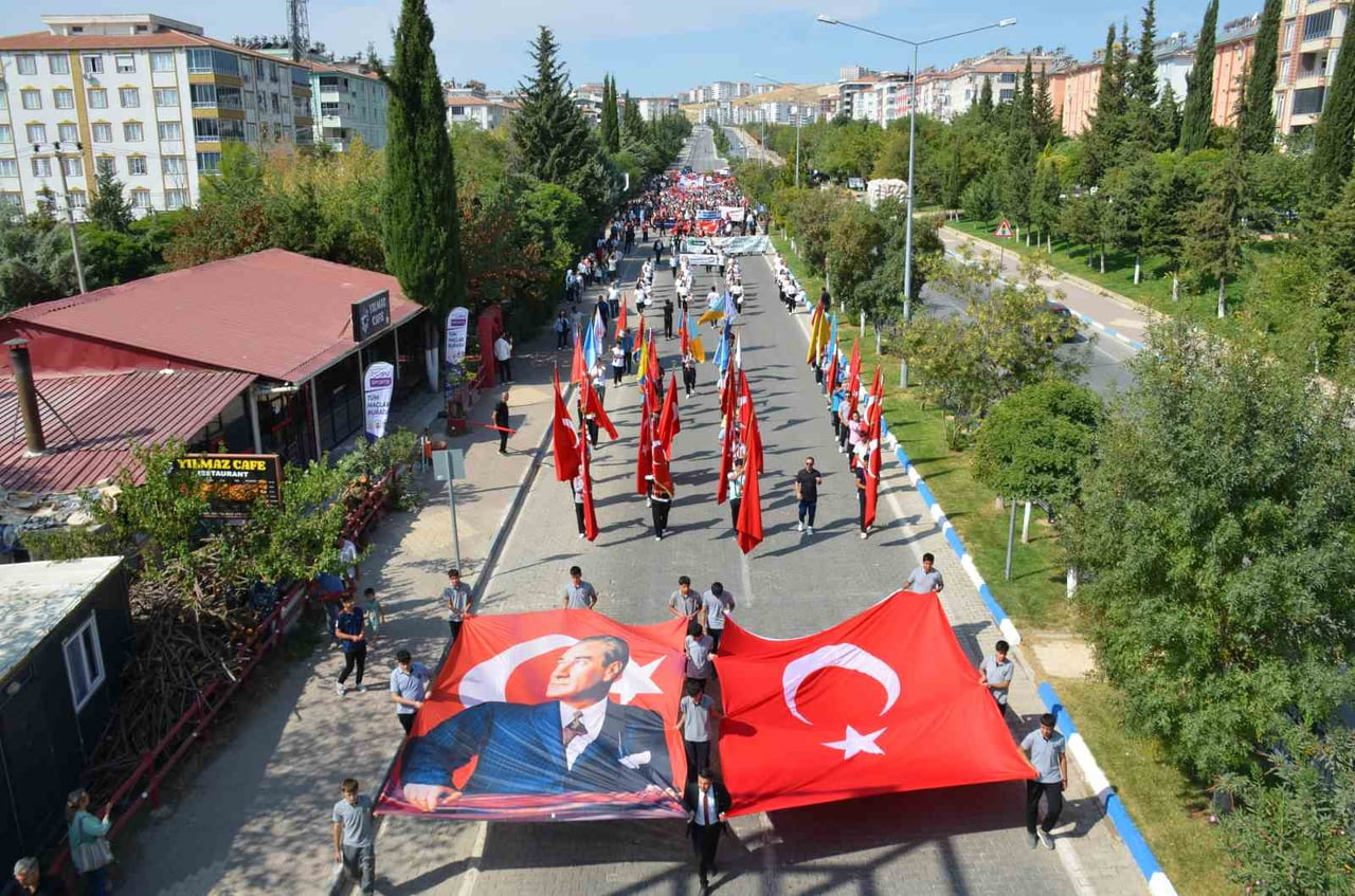 ADIYAMAN'IN BESNİ İLÇESİNDE BU YIL 28'İNCİSİ DÜZENLENEN BESNİ EĞİTİM BAYRAMI, YÜZLERCE KİŞİNİN...