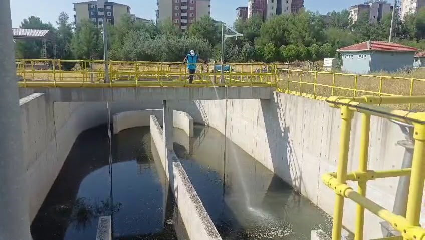 ADIYAMAN BELEDİYESİ, KENT GENELİNDE KARASİNEK, HAŞERE VE LARVALARA KARŞI İLAÇLAMA ÇALIŞMALARINI...