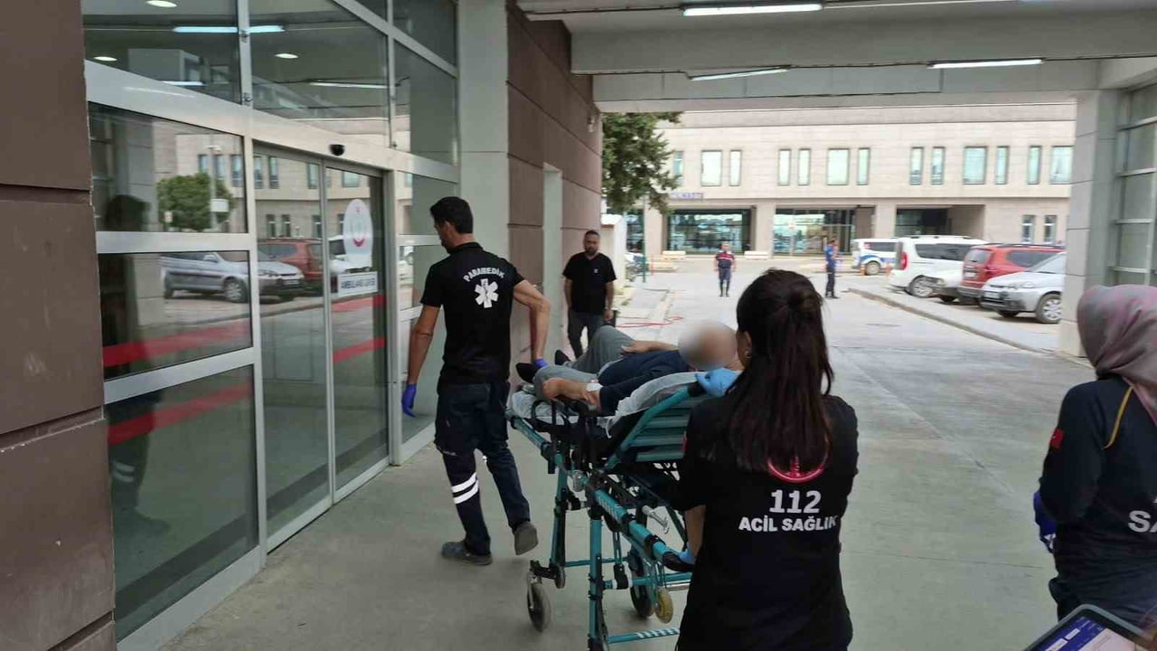 ADIYAMAN’DA, BİR KİŞİ ÇOK SAYIDA İLAÇLARLA FENALAŞARAK KALDIRILDIĞI HASTANEDE TEDAVİ ALTINA...