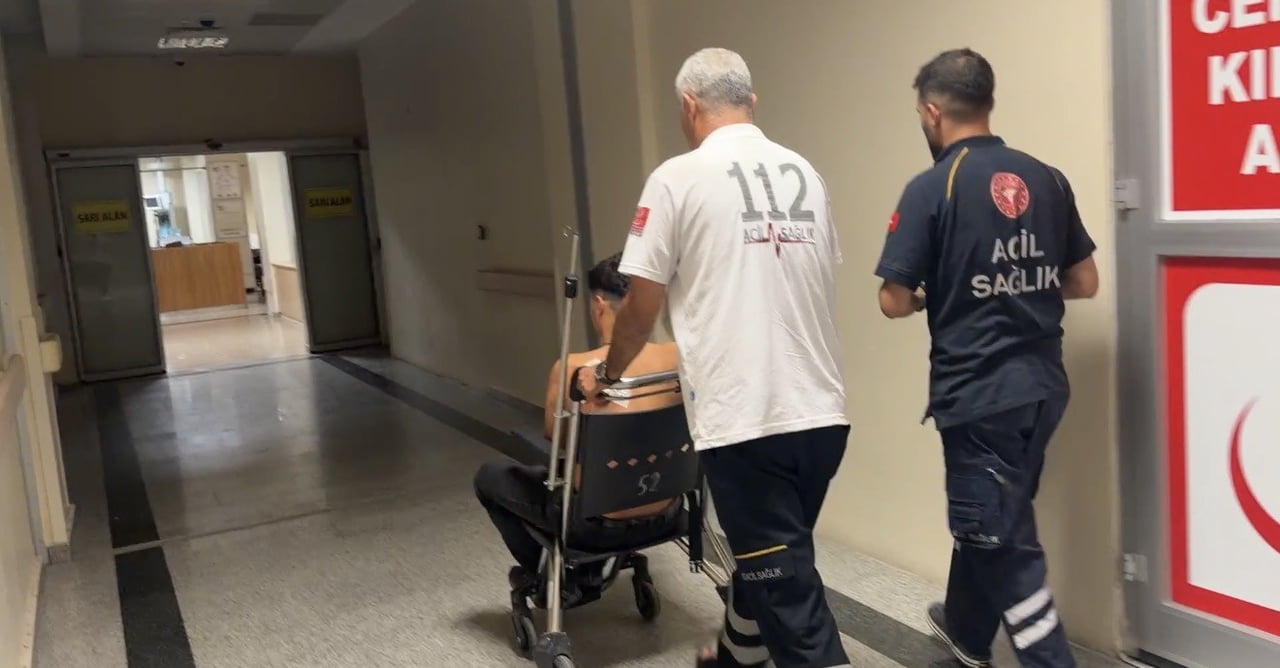 ADIYAMAN’DA, DOĞRULUK CESARETLİK OYUNU OYNAYAN KUZENLER BİR BİRİNİ BIÇAKLADI.