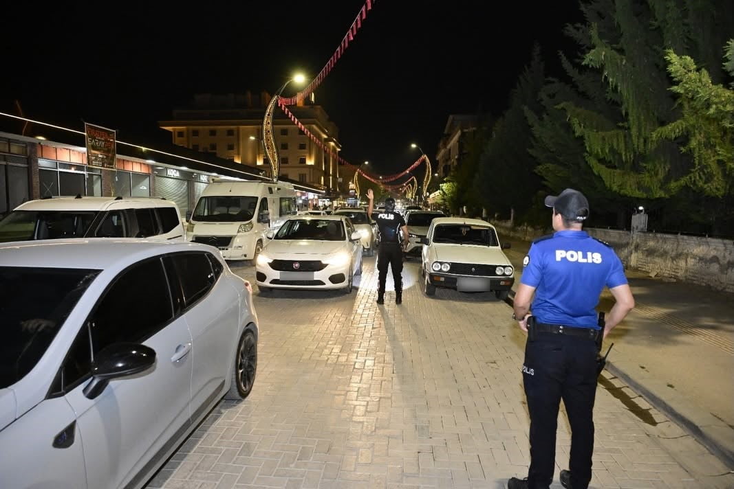 ADIYAMAN’DA HUZUR VE GÜVEN ORTAMININ SAĞLANMASI AMACIYLA GERÇEKLEŞTİRİLEN GENEL ASAYİŞ...