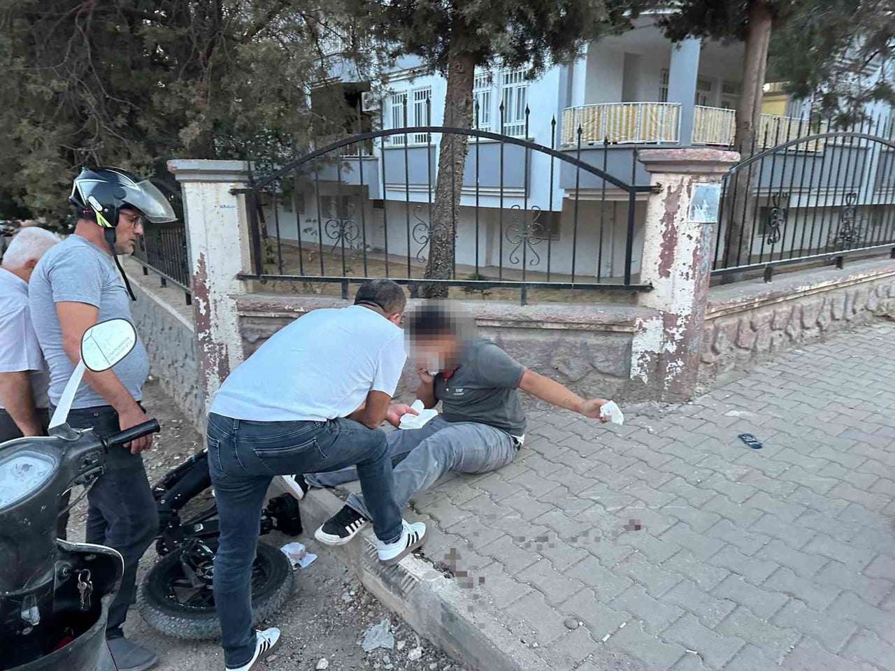ADIYAMAN’DA KONTROLDEN ÇIKAN ELEKTRİKLİ BİSİKLETİN BAHÇE DUVARINA ÇARPMASI SONUCU 1 KİŞİ...