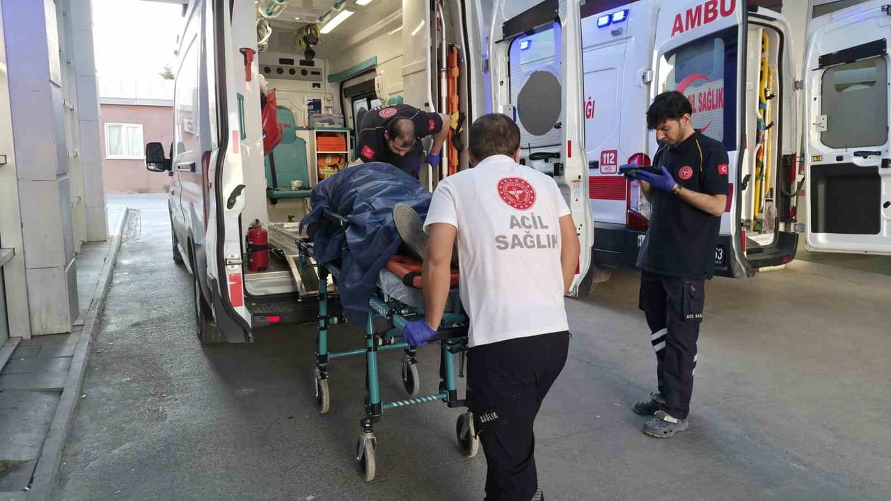 ADIYAMAN’DA ŞEHİR İÇİ OTOBÜSÜNDE SEYAHAT EDERKEN DENGESİNİ KAYBEDEREK DÜŞEN 1 KİŞİ...