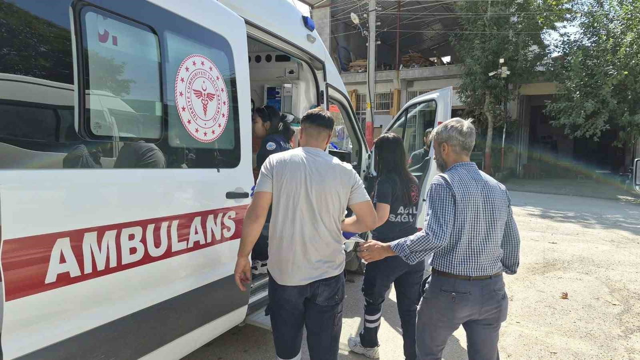ADIYAMAN’DA SÜRÜCÜSÜNÜN DİREKSİYON HAKİMİYETİNİ KAYBETTİĞİ MOTOSİKLETİN DEVRİLMESİ SONUCU MEYDANA...