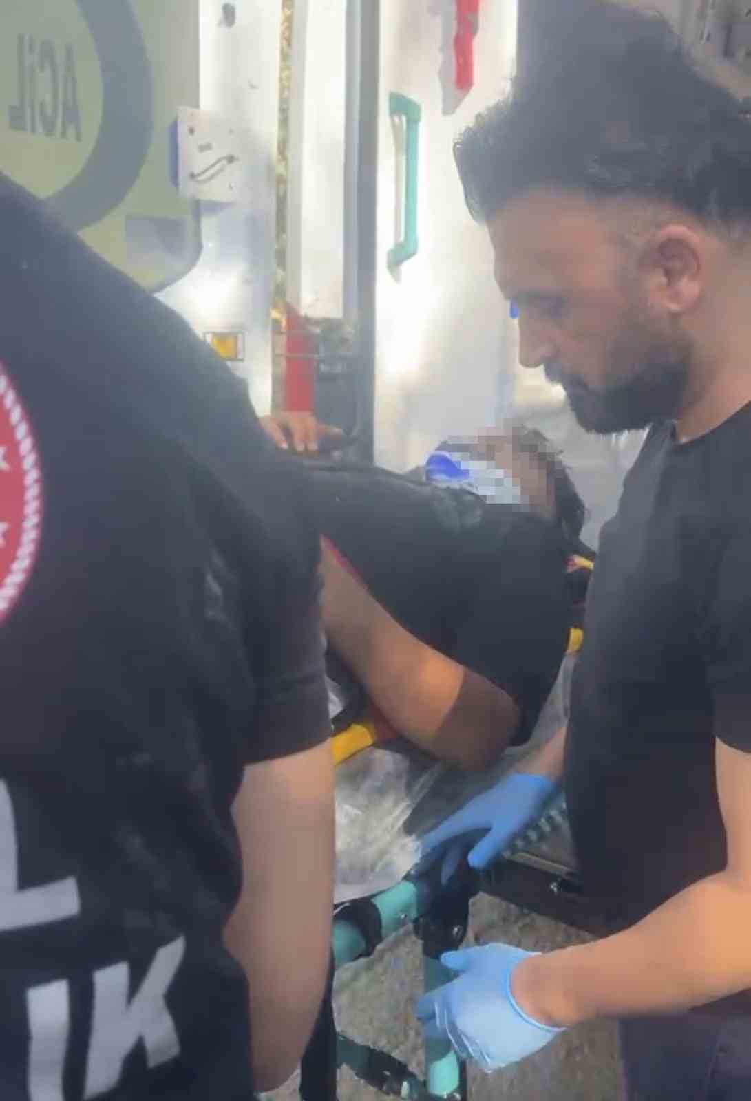 ADIYAMAN’DA, SÜRÜCÜSÜNÜN DİREKSİYON HAKİMİYETİNİ KAYBETTİĞİ OTOMOBİLİN ŞARAMPOLE YUVARLANMASI...