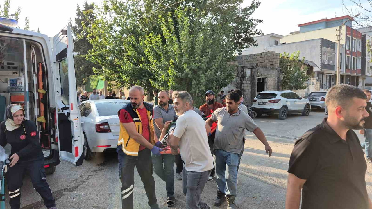 ADIYAMAN’DA YOLUN KARŞISINA GEÇMEK İSTEYEN YAYAYA OTOMOBİL ÇARPTI: 1 YARALI