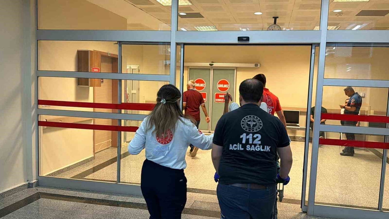 ADIYAMAN’DA, YÜRÜDÜĞÜ SOKAKTA BİR GRUP ŞAHIS TARAFINDAN GASP EDİLMEK İSTENİLEN GENÇ, DİRENİNCE...
