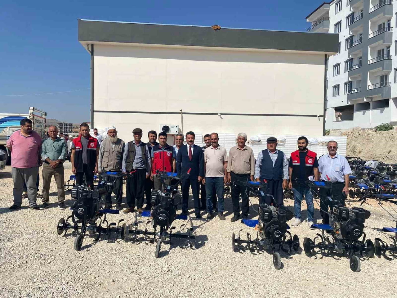 ADIYAMAN’IN BESNİ İLÇESİNDE ÇİFTÇİLER VE FIRINCI ESNAFINA YÖNELİK EKİPMAN DESTEĞİ...
