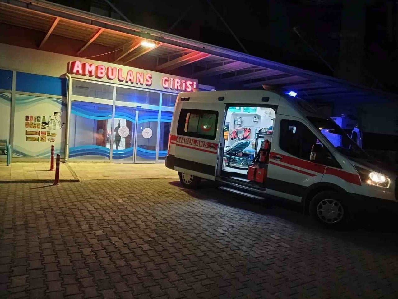 ADIYAMAN’IN GÖLBAŞI İLÇESİNDE HAFİF TİCARİ ARACIN ÇARPTIĞI YAYA AĞIR YARALANDI.