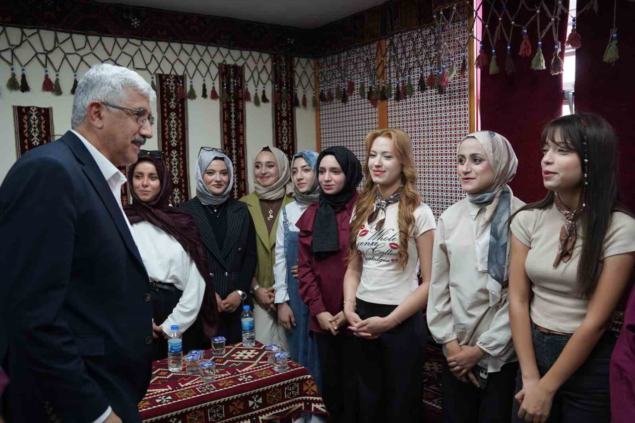 ADIYAMAN’IN KAHTA BELEDİYESİ VE KAHTA BELEDİYESİ GENÇLİK MECLİSİ İŞ BİRLİĞİYLE DÜZENLENEN GENÇLİK...
