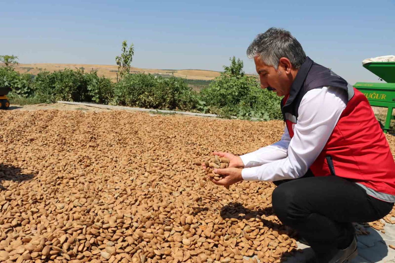 ADIYAMAN’IN KAHTA İLÇESİNDE, ÜRETİCİLERİN KULLANIMINA SUNULACAK TARIMSAL MAKİNE VE EKİPMANLARIN...