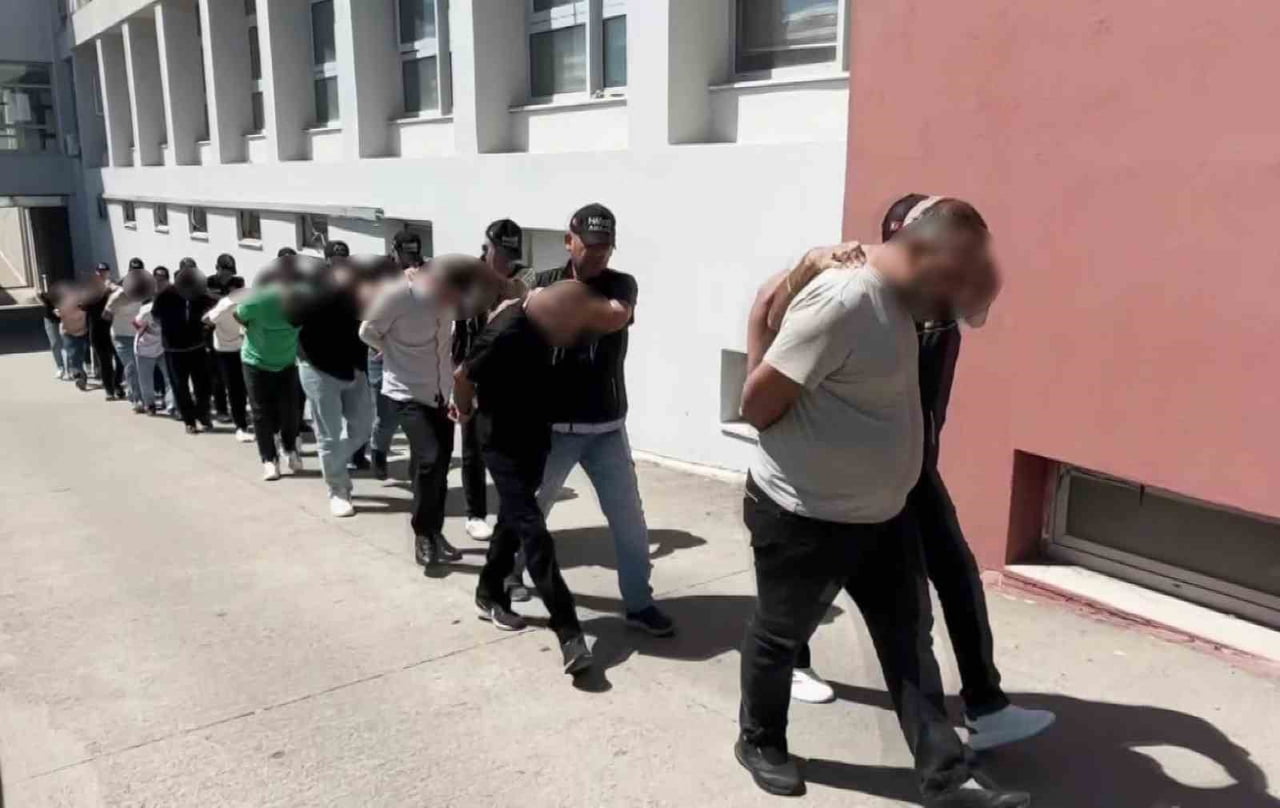 ADLİYEYE SEVK EDİLEN 14 ŞÜPHELİDEN 9’U TUTUKLANDI.