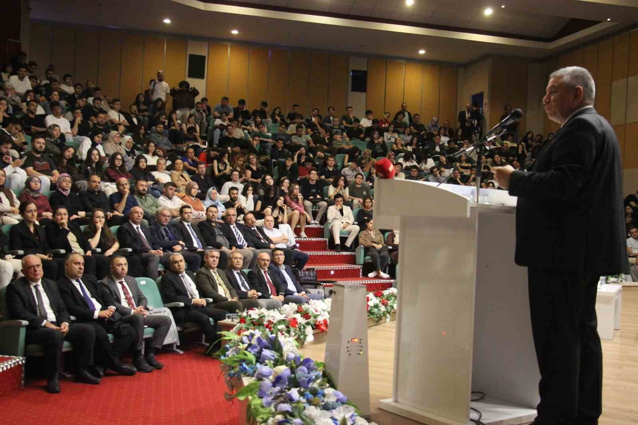 ADNAN MENDERES ÜNİVERSİTESİ'NDE (ADÜ) YENİ AKADEMİK YILIN İLK DERSİ, 'TERÖRSÜZ TÜRKİYE' TEMASIYLA...