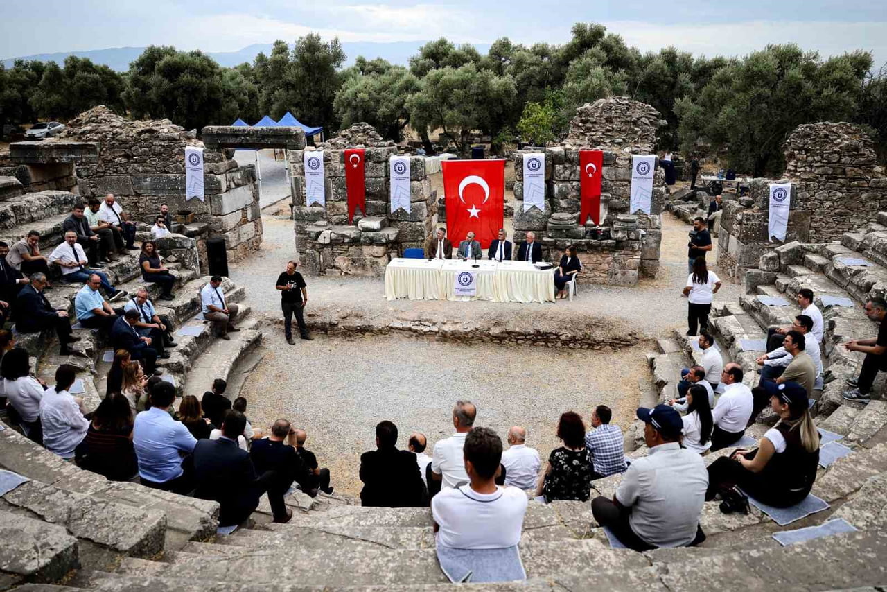 ADÜ YÖNETİM KURULU VE SENATO TOPLANTISI NYSA ANTİK KENTİ’NDE GERÇEKLEŞTİRİLDİ