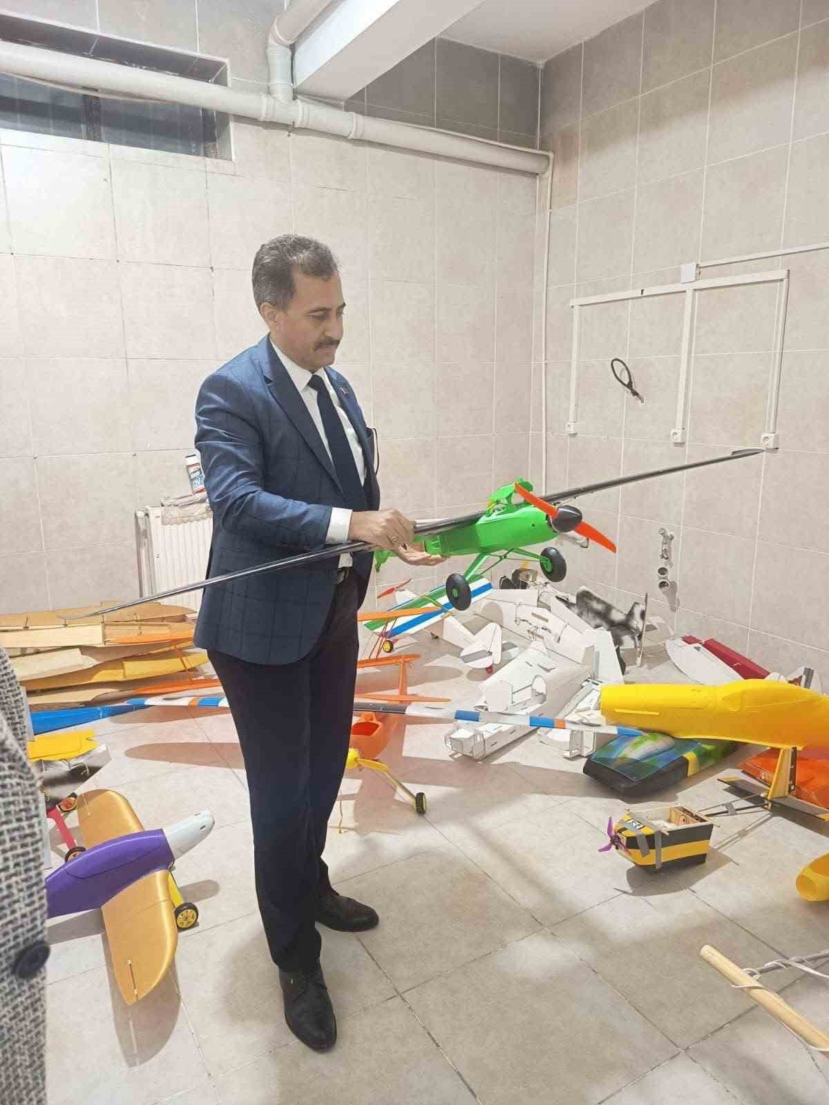AFYONKARAHİSAR BOLVADİN İLÇE MİLLÎ EĞİTİM MÜDÜRÜ MEHMET ALİ KELEŞ, BÖLGE İLÇELERİNE DE HİZMET...