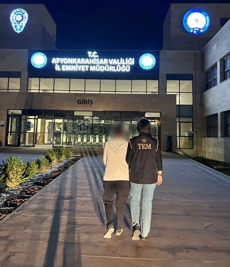 AFYONKARAHİSAR’DA FETULLAHÇI TERÖR ÖRGÜTÜNE ÜYE OLMAK SUÇUNDAN HAPİS CEZASIYLA ARANAN ŞAHIS POLİS...