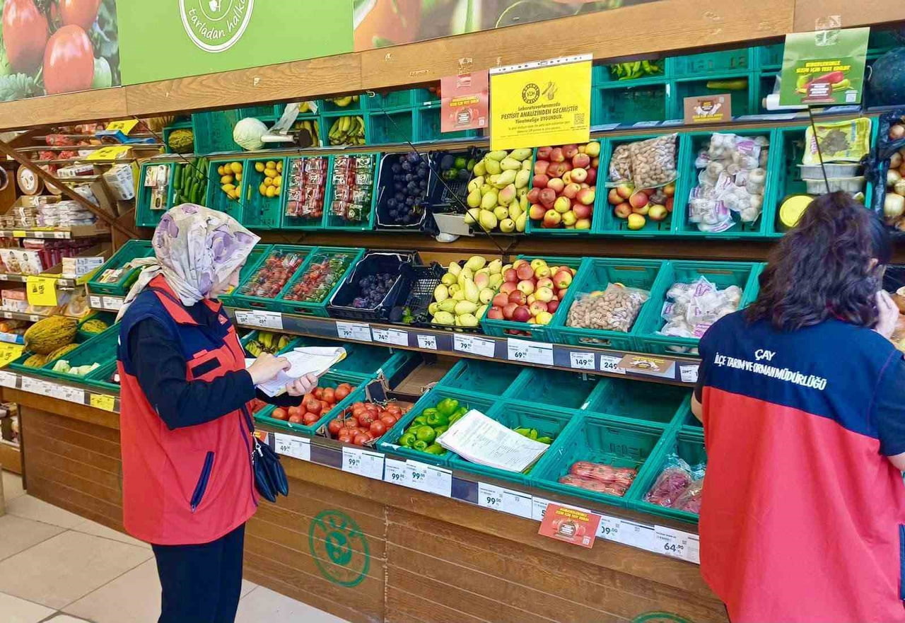 AFYONKARAHİSAR İL TARIM VE ORMAN MÜDÜRLÜĞÜ EKİPLERİ TARAFINDAN, TARIMSAL ÜRÜNLERİN PİYASA...