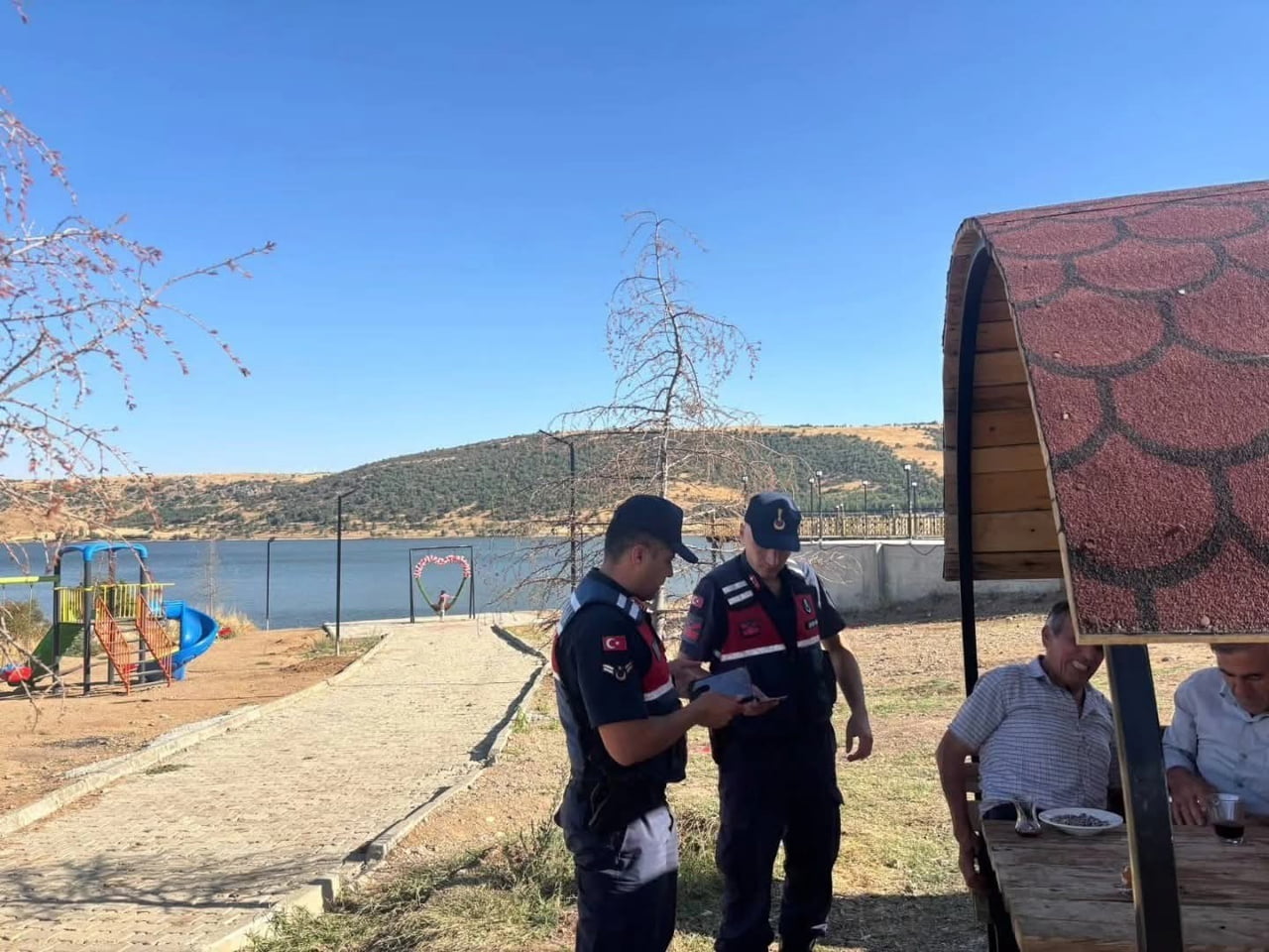 AFYONKARAHİSAR’IN SANDIKLI İLÇESİNDE JANDARMA EKİPLERİ AKDAĞ TABİAT PARKI, HÜDAİ KAPLICALARI VE...