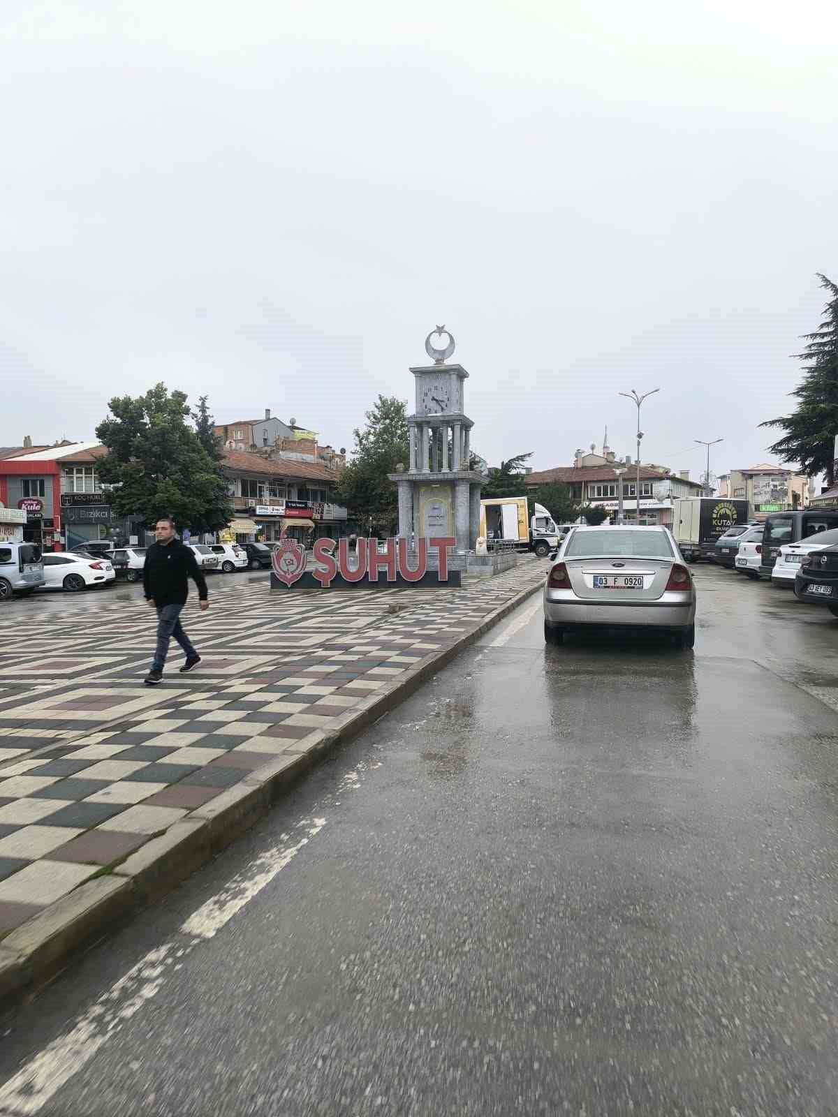AFYONKARAHİSAR’IN ŞUHUT İLÇESİNDE YAĞIŞLI HAVA ETKİLİ OLURKEN, YAĞIŞLA BİRLİKTE HAVA SICAKLIKLARI...