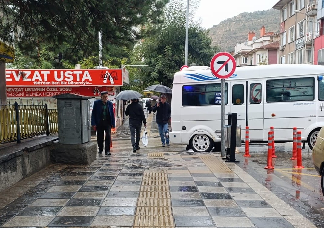 AFYONKARAHİSAR YENİ HAFTAYA SERİN VE YAĞIŞLI BİR HAVA BAŞLARKEN, YAĞIŞLA BİRLİKTE SICAKLIKLARDA...