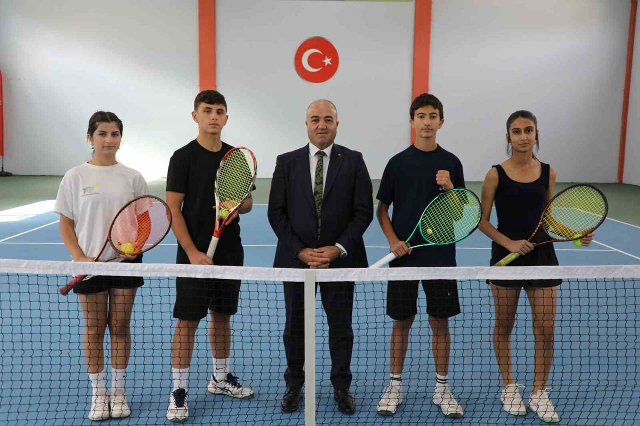 AĞRI’DA TÜRKİYE TENİS LİGİ DOĞU ANADOLU BÖLGESİ TURNUVASI BAŞLADI