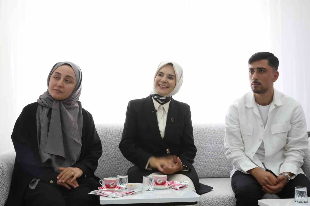 AİLE VE SOSYAL HİZMETLER BAKANI MAHİNUR ÖZDEMİR GÖKTAŞ, AİLE VE GENÇLİK FONU KAPSAMINDAKİ...