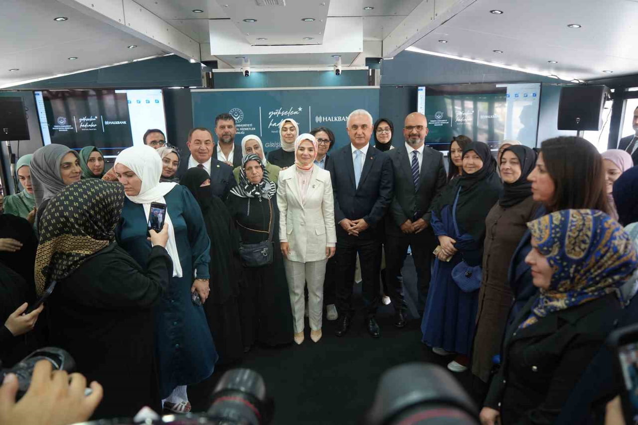 AİLE VE SOSYAL HİZMETLER BAKANI MAHİNUR ÖZDEMİR GÖKTAŞ, YÜKSELEN KADINLAR GİRİŞİMCİLİK EĞİTİM...