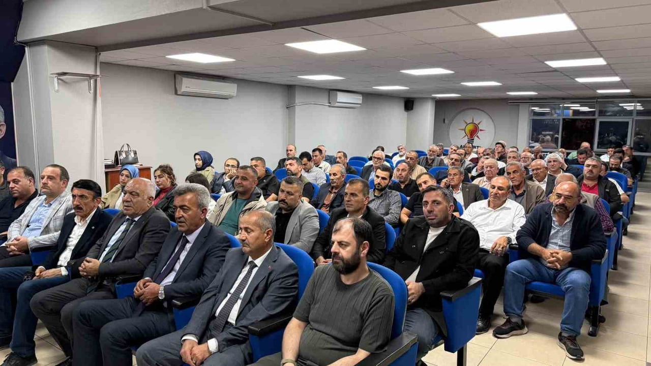 AK PARTİ ERZİNCAN MERKEZ İLÇE BAŞKANLIĞINDA HAFTALIK TOPLANTI YAPILDI