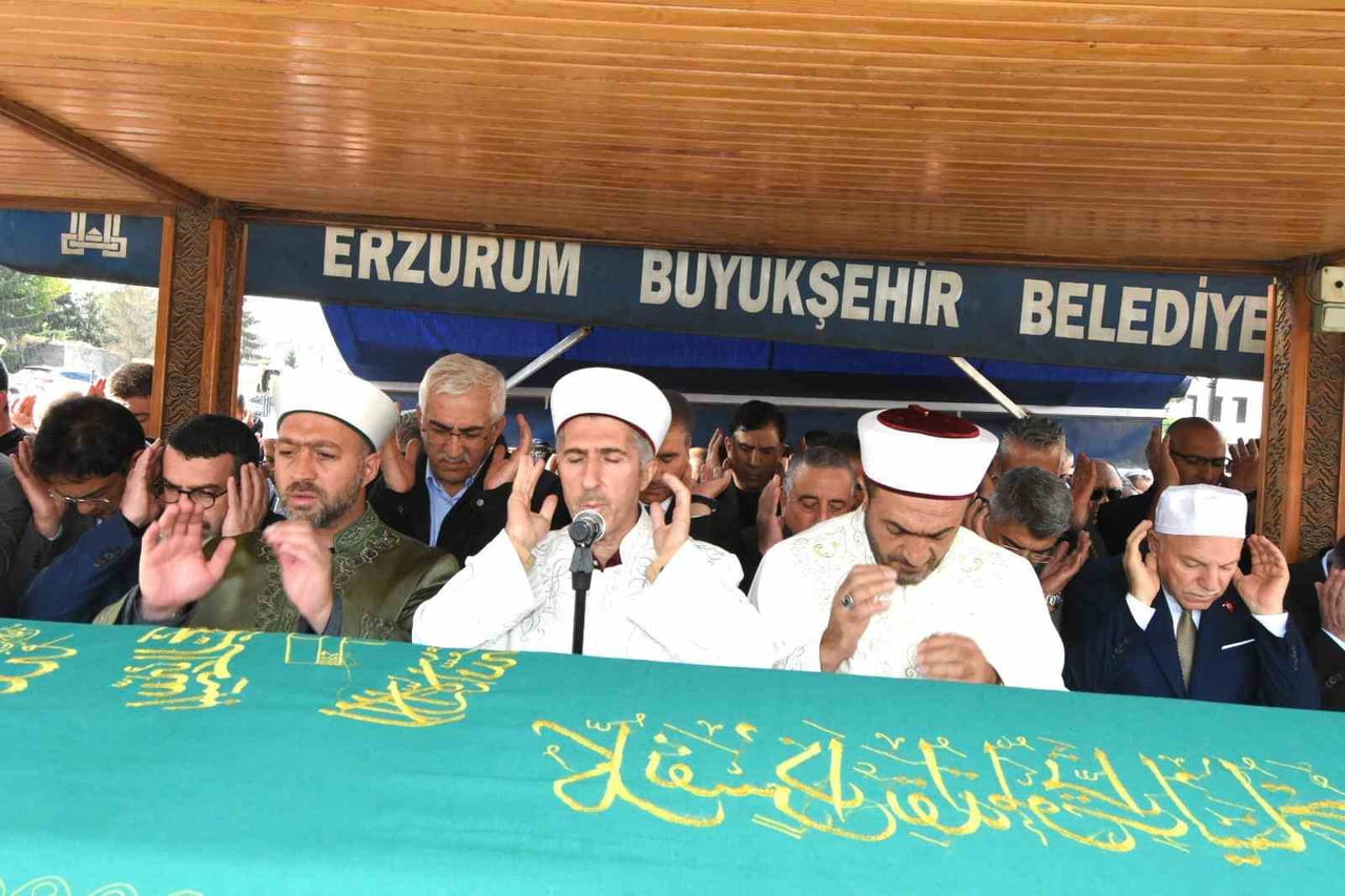 AK PARTİ ERZURUM MİLLETVEKİLİ MEHMET EMİN ÖZ’ÜN AĞABEYİ AHMET TURAN ÖZ SON YOLCULUĞUNA DUALARLA...