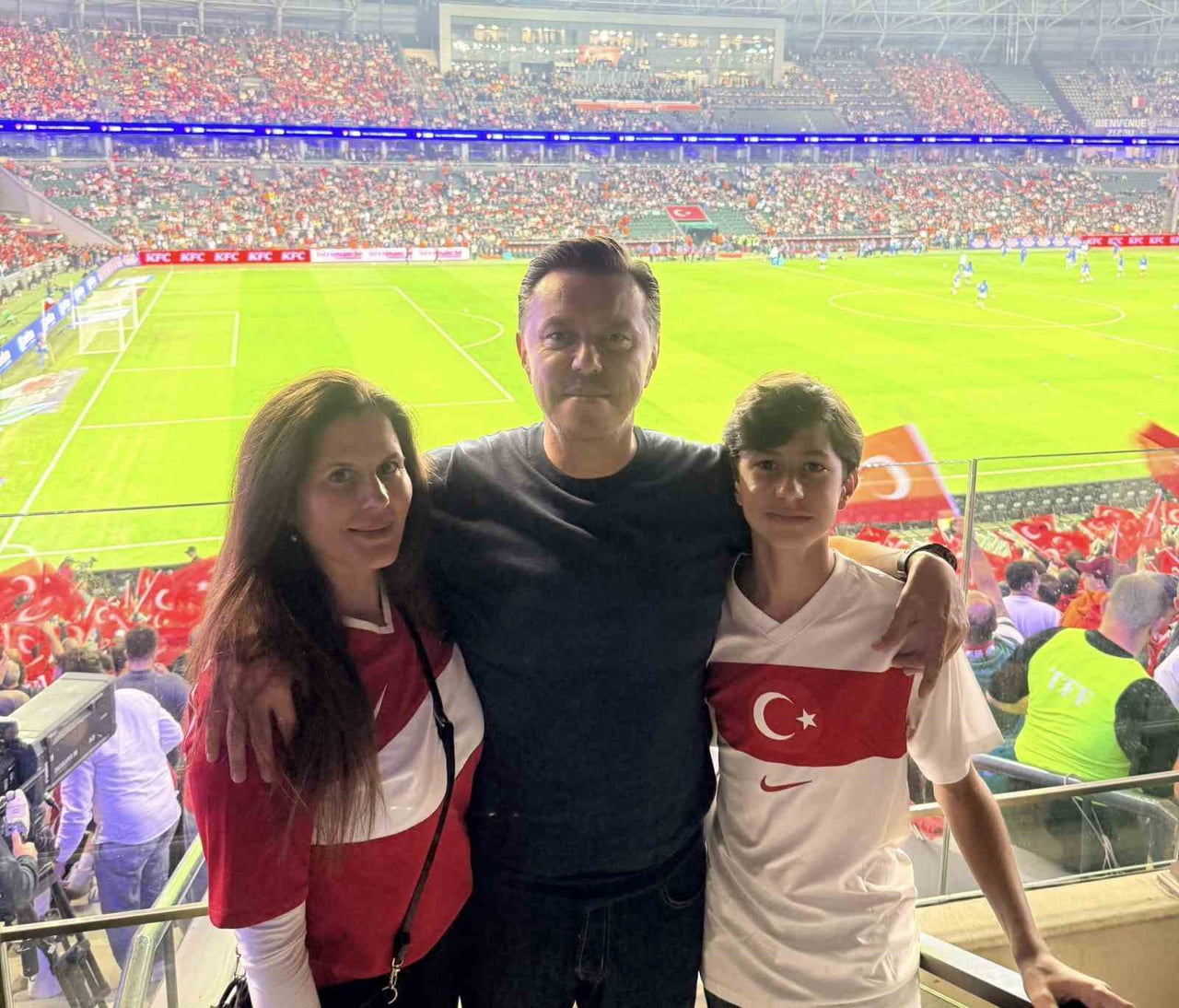 AK PARTİ ESKİŞEHİR MİLLETVEKİLİ NEBİ HATİPOĞLU VE AİLESİ, TÜRKİYE - FRANSA FUTBOL MAÇINI TRİBÜNDEN...