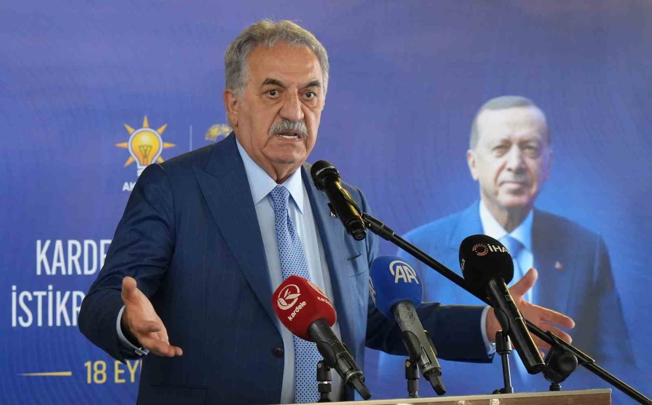 AK PARTİ GENEL BAŞKAN YARDIMCISI VE SİYASİ VE HUKUKİ İŞLER BAŞKANI HAYATİ YAZICI'NIN...