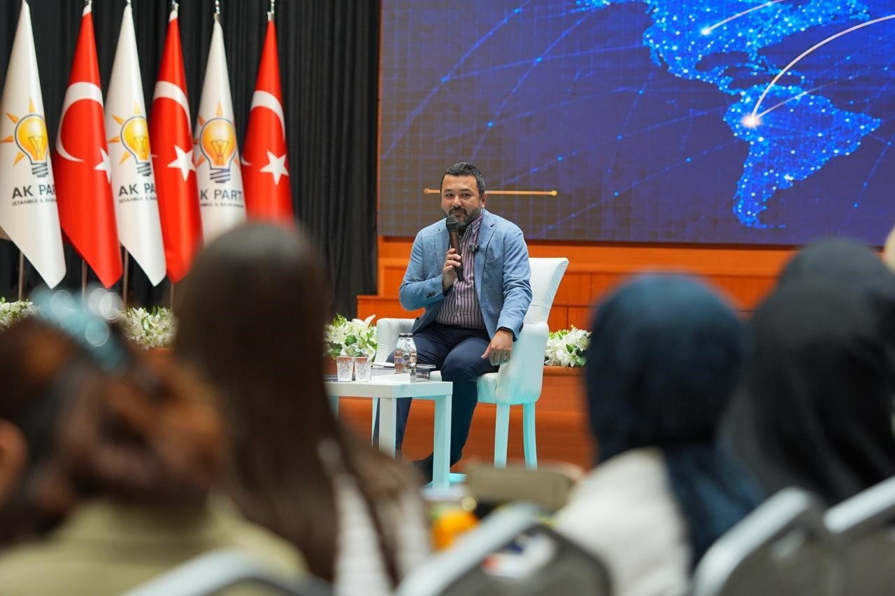 AK PARTİ İSTANBUL İL GENÇLİK KOLLARI’NIN HAYATA GEÇİRDİĞİ "DİPLOMASİ ATÖLYESİ"NDE GENÇLER, DÖRT...