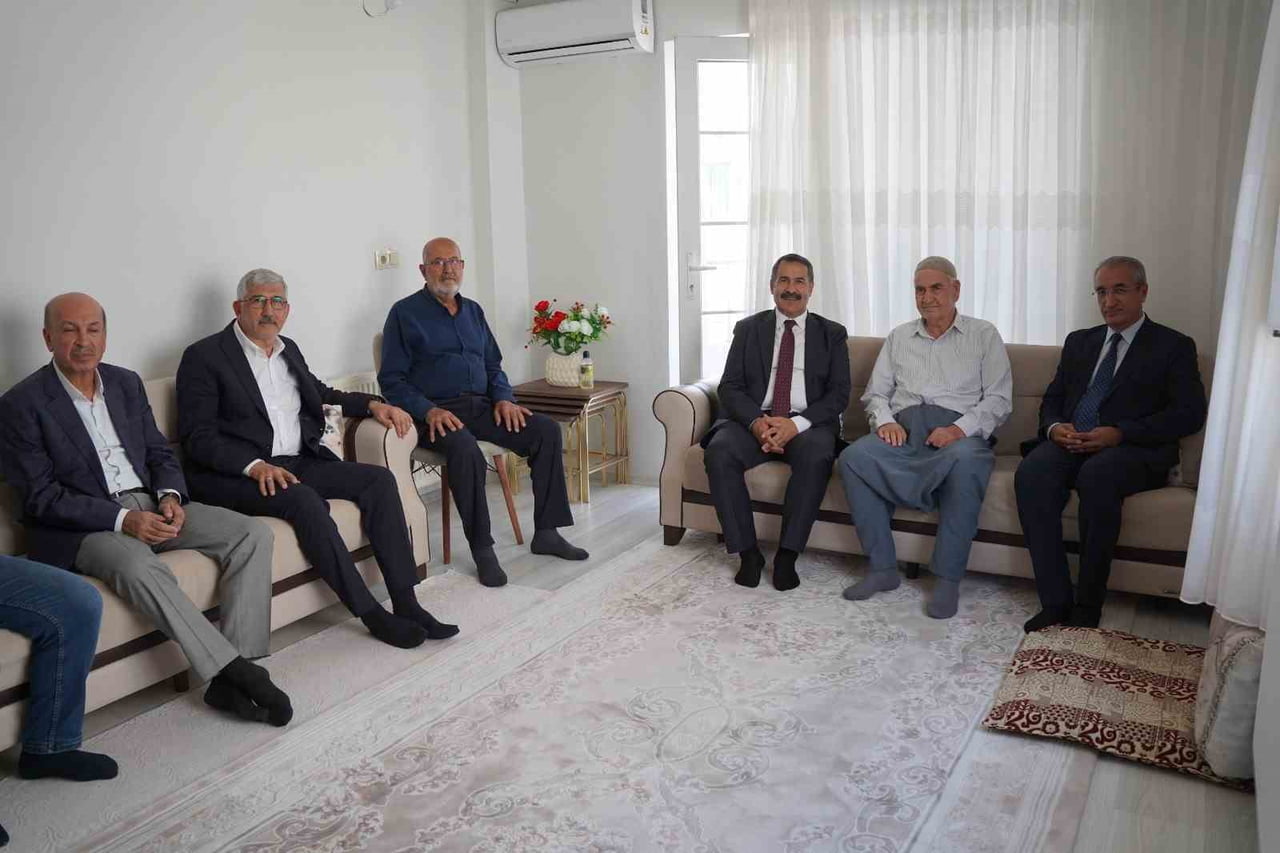 AK PARTİ’Lİ YAMAN, TÜRKİYE YÜZYILI BULUŞMALARI KAPSAMINDA KAHTA’DA TEMASLARDA BULUNDU