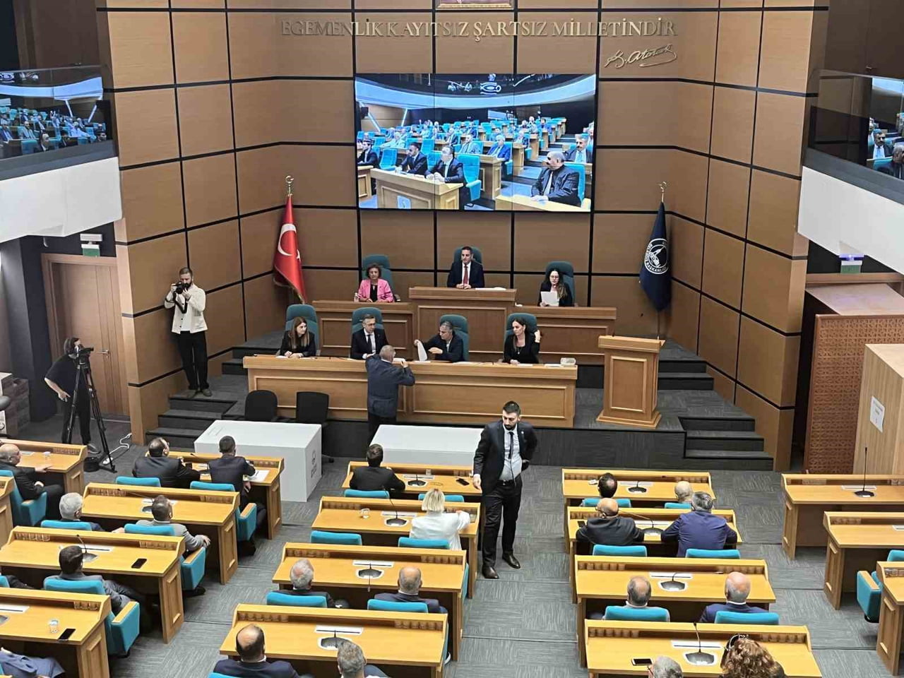 AK PARTİ’NİN İTİRAZI ÜZERİNE İPTAL EDİLEN ÜSKÜDAR BELEDİYESİ BAŞKAN VEKİLİ SEÇİMİ...