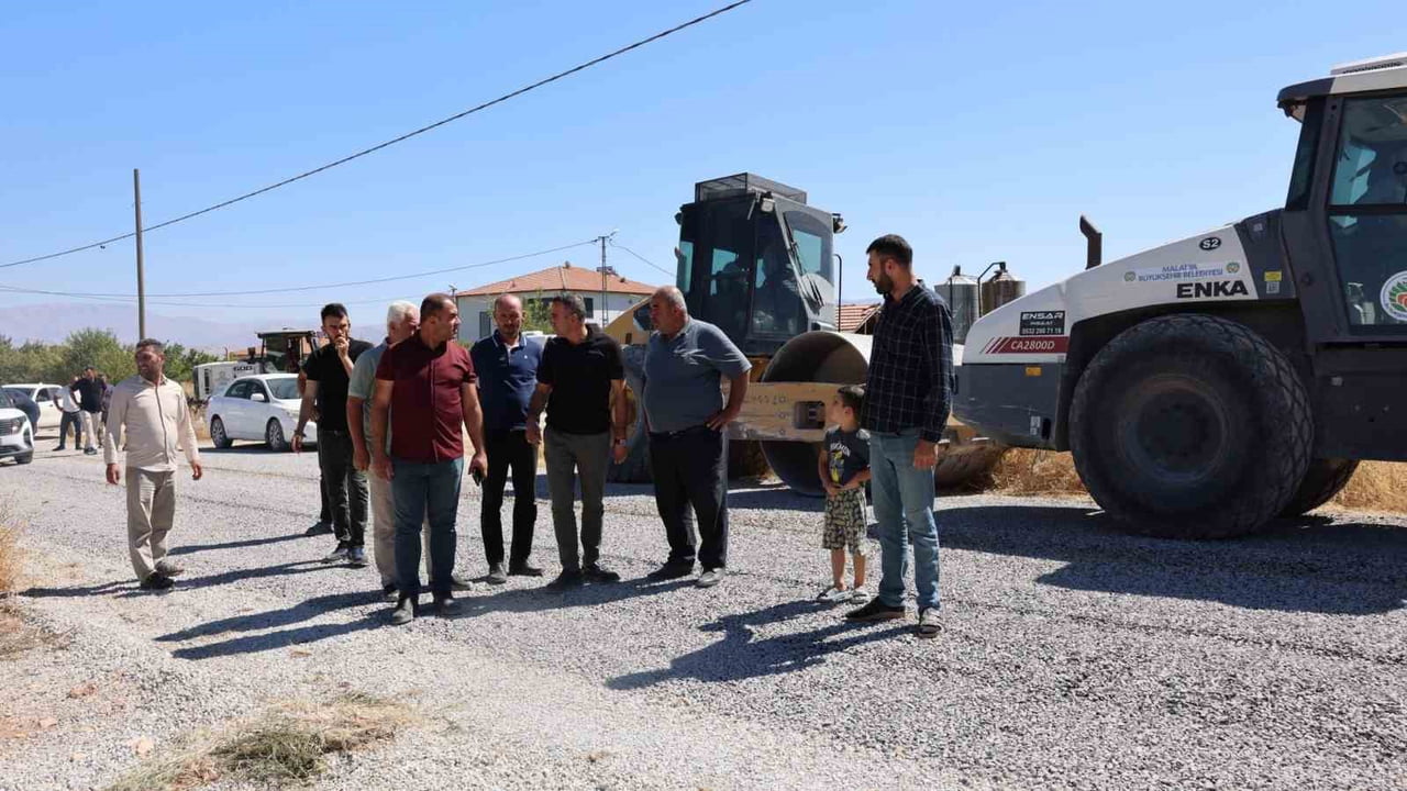 AKÇADAĞ’DA 2 BİN 200 METRELİK YOL ÇALIŞMASI