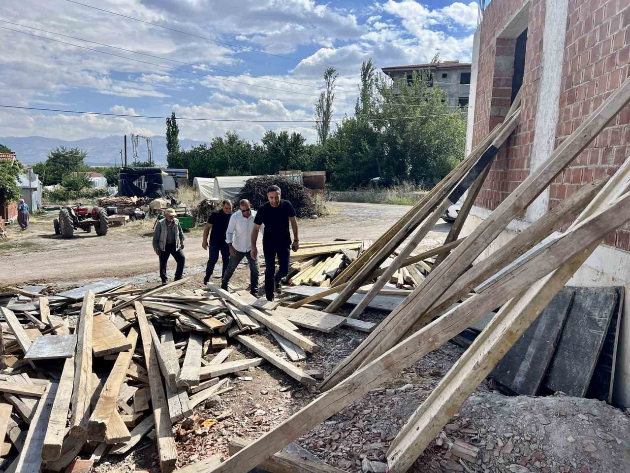 AKÇADAĞ’DA CAMİ İNŞAATI DEVAM EDİYOR
