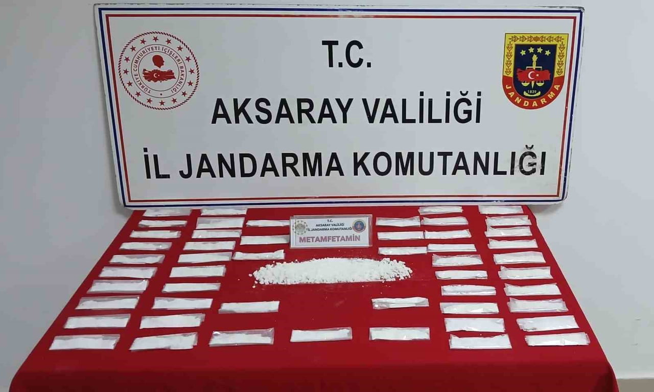 AKSARAY’DA KONUM ATARAK ŞAHISLARA UYUŞTURUCU SATAN ŞAHIS JANDARMANIN OPERASYONUYLA SUÇÜSTÜ...