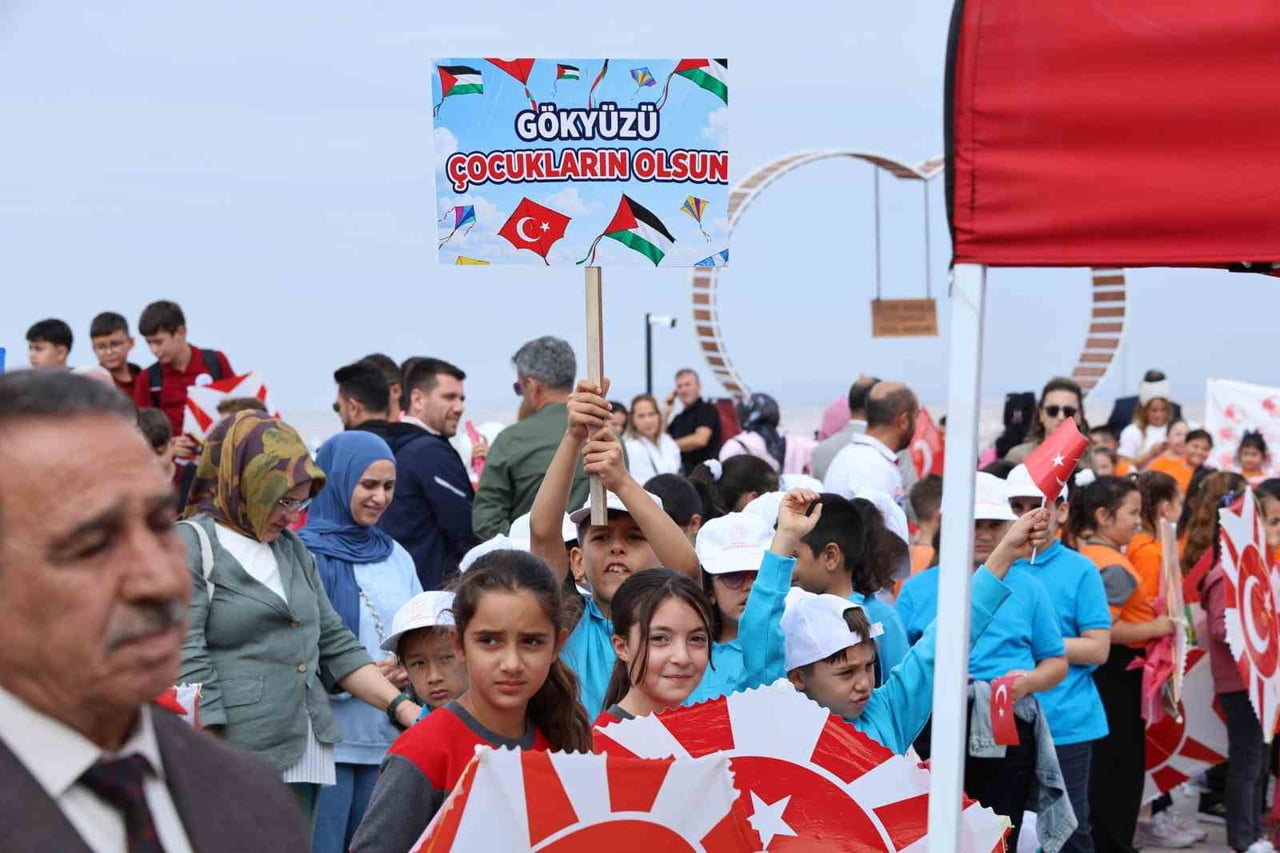 AKSARAY’DA  "UÇURTMALAR VURULMASIN, GÖKYÜZÜ ÇOCUKLARA KALSIN" ETKİNLİĞİ YAPILDI