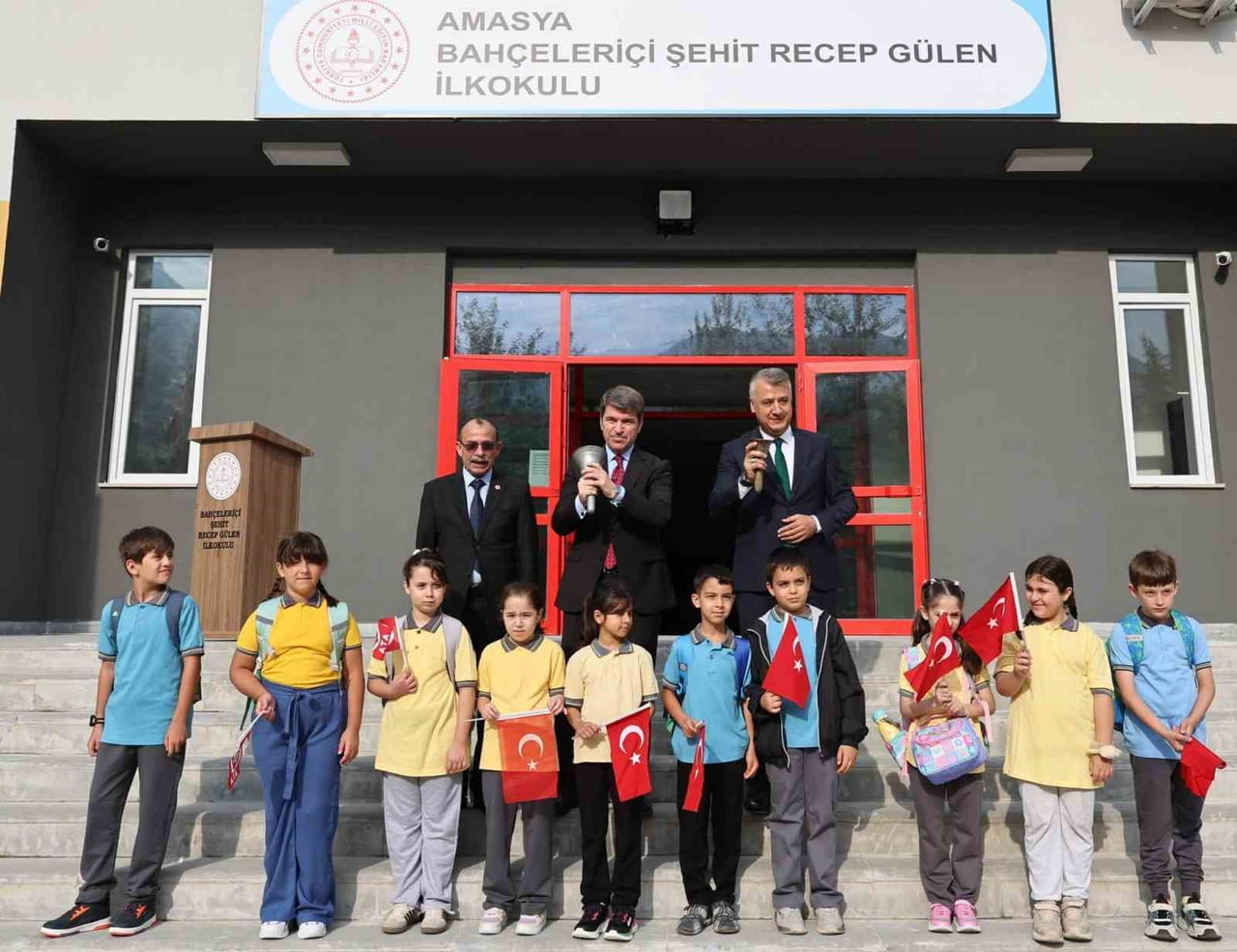 AMASYA’DA 2026-2027 EĞİTİM-ÖĞRETİM YILININ BAŞLAMASIYLA BİRLİKTE 51 BİN 231 ÖĞRENCİ DERS BAŞI...