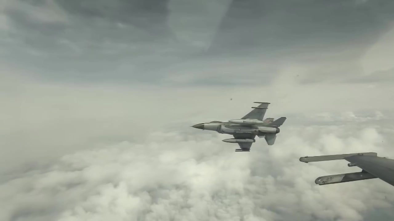 AMASYA MERZİFON'DAN KALKAN F-16 SAVAŞ UÇAKLARI, KARADENİZ'İN BATISINDA EĞİTİM UÇUŞU...
