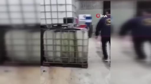 Ankara'da düzenlenen operasyonda 20 milyon liralık kaçak akaryakıt ve sahte motor yağı ele...