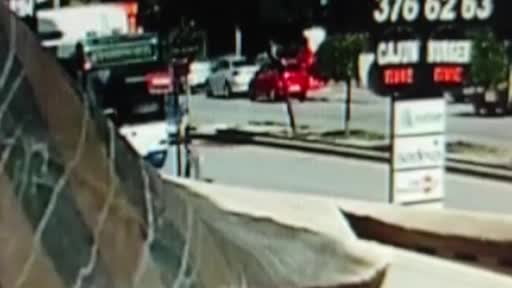 Ankara'da yolun karşına geçen yayaya otomobil böyle çarptı: 1 ölü